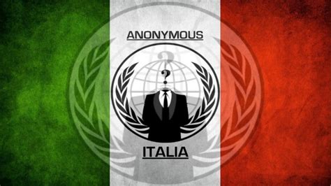 We are anonymous, we are legion, we do not forgive, we do not forget. Anonymous promette una rivoluzione, copia V per Vendetta ...