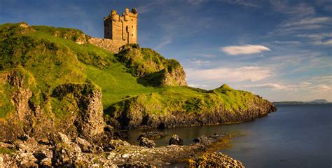It occupies the northern third of the island of great britain and shares a land border to the southeast with england. Scotland Family Vacations - Ciao Bambino!