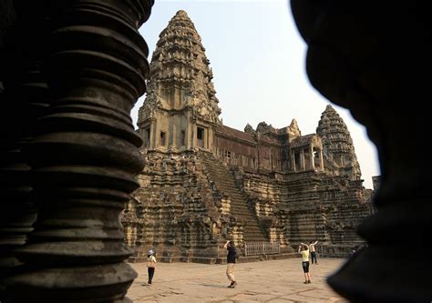 Tourists Keep Stripping At Cambodian Temples And Officials Are Not
