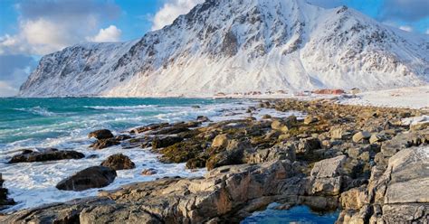Spiaggia Del Mare Norvegese Sulla Costa Rocciosa Nel Fiordo Al Tramonto