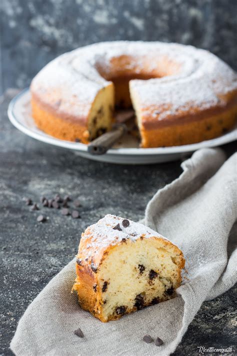 Poi, aggiungete lo yogurt, l'olio, la farina. Ciambella allo yogurt e gocce di cioccolato | Idee ...