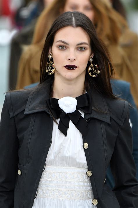 Chanel Cruise 2020 How To Wear The Dark Glossy Lip As Seen On The