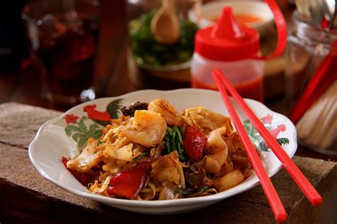 Hidangan mie sop blitar mas bawor punya cita. Makan Ini di Medan, Dijamin Berat Badan Bertambah - Where ...