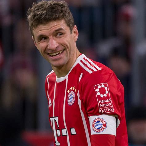 Thomas müller recovers from the exhaustion of playing many matches and traveling all over the globe, by spending time with friends and family and relaxing in the countryside. Thomas Müller: Mega-Gehalt - So viel verdient der ...