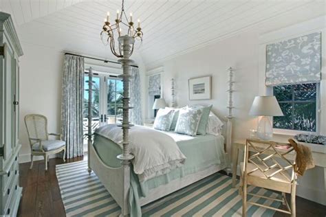 Your Guide To A Dreamy Nautical Bedroom Hgtvs Decorating And Design