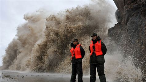 typhoon-slams-into-china