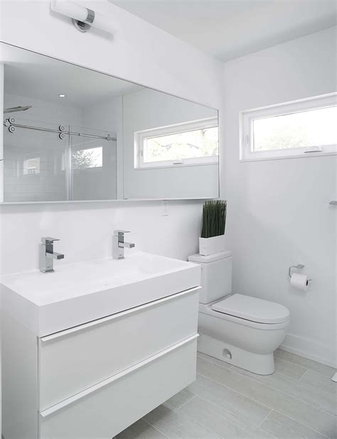 Diseño De Cuarto De Baño De Color Blanco Construye Hogar