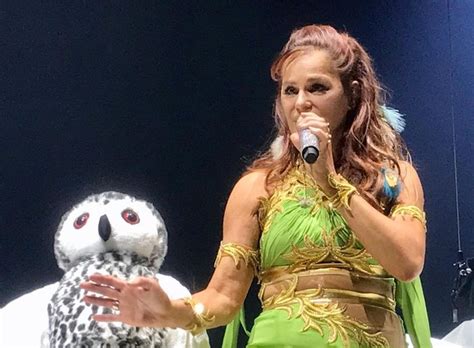 Zu bleiben wie sie wirklich vom herzen ist, empfindet die sympathische schlagersängerin als große freiheit. Andrea Berg: Angst um die Schlager-Krone? | Schlager.de ...