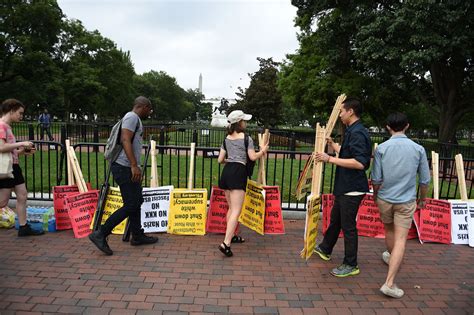 white supremacist rally near white house dwarfed by thousands of anti hate protesters the