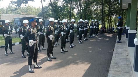 Personel Yonpomad Laksanakan Latihan Pengawalan Pusat Polisi Militer Tni Ad