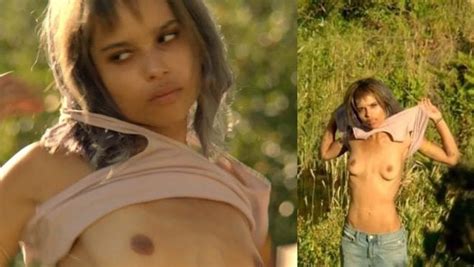 Zoë Kravitz desnuda muestra sus tetas en The Road Within eCartelera