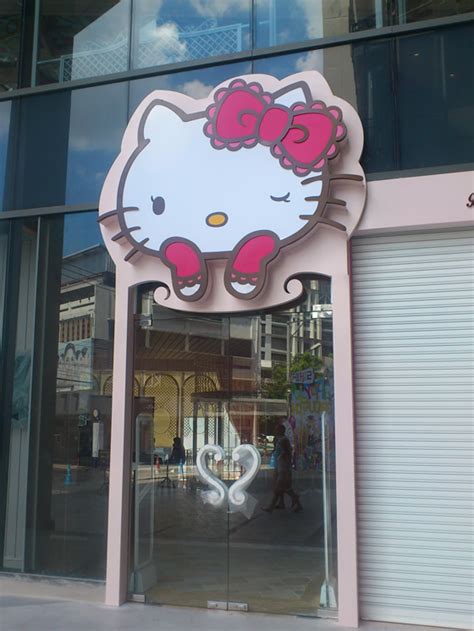 Recently the branch of the popular hello kitty has opened in bangkok in slam square. ハローキティハウスバンコク（Hello Kitty House Bangkok）って何？サイアムで開店準備中 ...