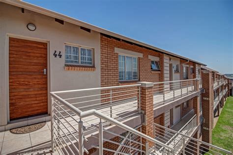 Located opposite to plaistow underground station and all local amenities. Minuet | Cheap Flats to Rent in Midrand | Afhco