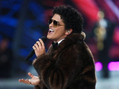 Bruno Mars Official Top 10 On Tv Channels And Schedules Uk