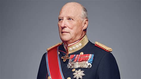 Han etterfulgte sin far den 17. Kong Harald: Vi må passe ekstra godt på børnene | BILLED ...