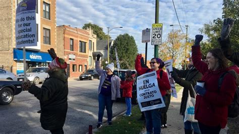 chicago teachers strike thousands hit the picket lines over pay education news al jazeera