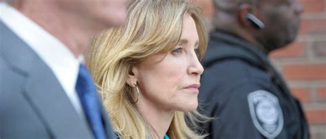 felicity huffman facing recommendation of 4 months in prison 20k fine after pleading guilty