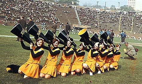 Cheerleaders Of The 1960s 13 Pics
