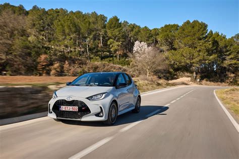 Toyota Yaris Mises à Jour Et Nouvelle Motorisation Hybride 130 Les