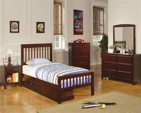 These items are designed according to a high lifestyle. Coaster Furniture Twin Bedroom Set Parker CO400290T-1SSet