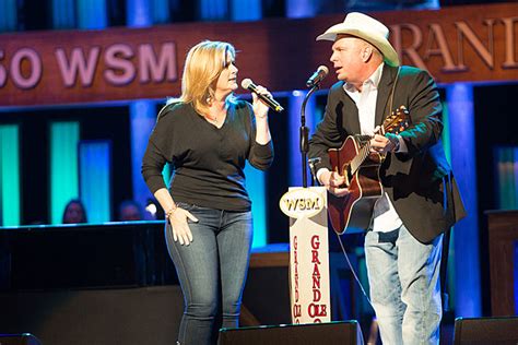 Garth Brooks Surprises 4 Millionth Ticket Buyer With Ts
