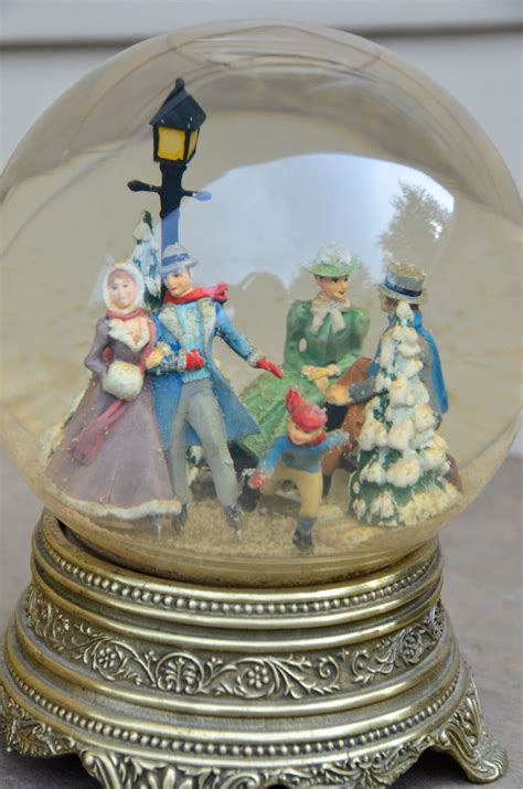 Vintage Holiday Snow Globe Christmas Decor Franklin Mint Snowy