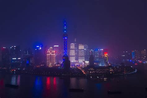 Rascacielos Modernos De La Ciudad Del Horizonte De Shangai En La Noche