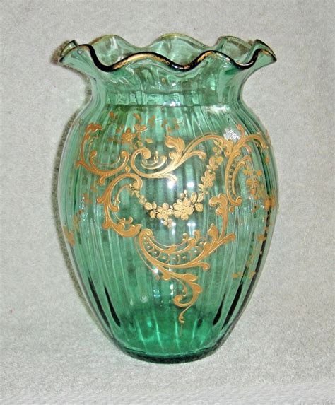 Beautiful Moser Vase Ribbed Green Glass Raised Gold Design Ruffled Top Ex Gold Design