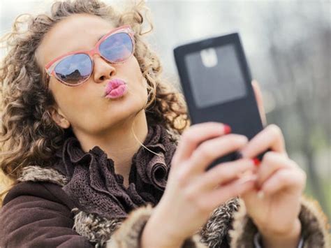 Message Of The Week Digital Age Feeds Narcissism