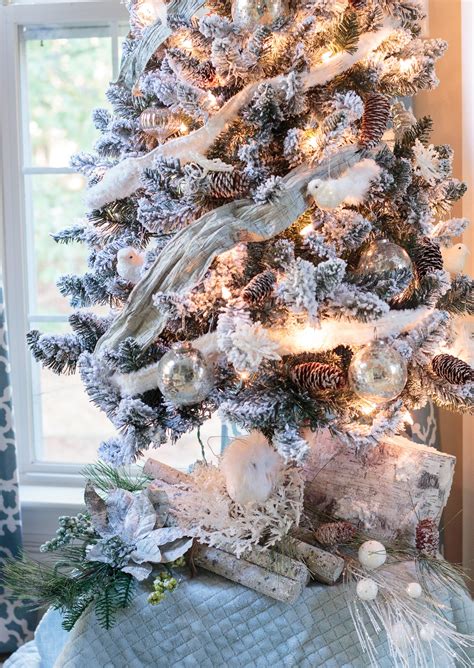 It's so simple and will have your mantel chrsitmas ready in no time! Christmas Mantel Ideas to Turn Your Home into a Winter ...