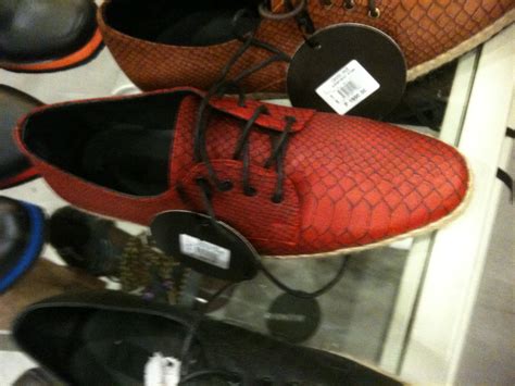 A Pairfect Affair A Whole New Shoe World Mundo At The Ramp Crossings