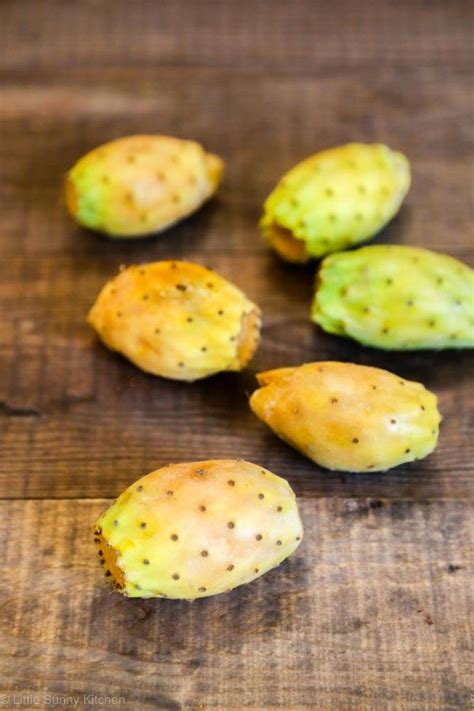 All have flat, fleshy pads that look like large leaves. Middle Eastern Prickly pears!