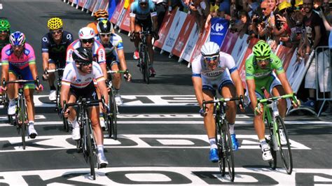Etape af tour de france 2021 er en 170 km lang kuperet etape med 3267 højdemeter, som køres den 13. Tours : un départ d'étape du Tour de France en 2021