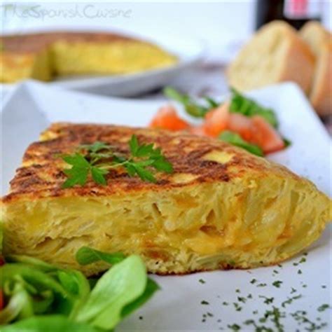 Un plato sencillo, rápido y delicioso. Spanish Omelet | Tortilla Espanola Recipe | The Spanish ...
