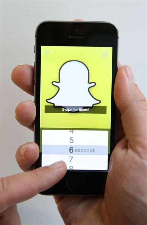 Ghost Girl Captured In Spooky Snapchat Selfie Snapchat Users Snapchat Hacks Evan Spiegel