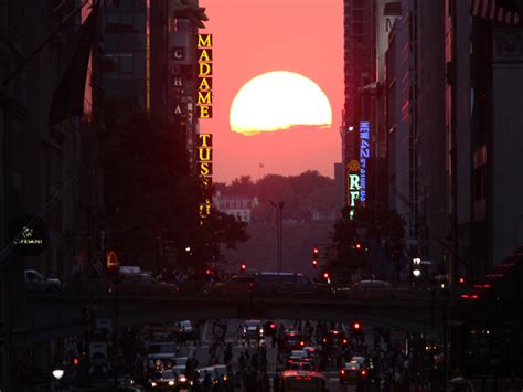 Manhattanhenge Time For Sunsets Rite Of Spring On New York Streets