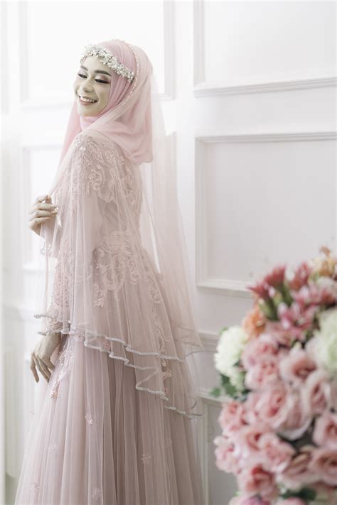 Gaun pengantin bercadar inspirasi gaun pengantin berhijab inspirasi baju pengantin batak inspirasi gaun pengantin warna biru. Gaun Pengantin Warna Pink Syari - CantikNesia
