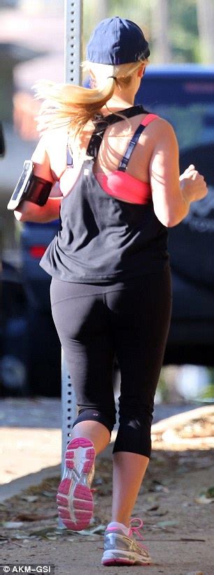 reese witherspoon in skin tight workout gear on jog daily mail online