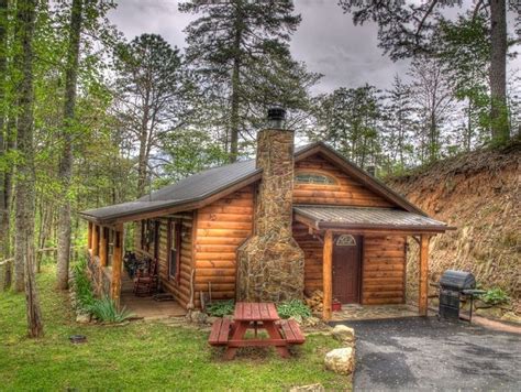Contact huskey cabin rentals today! Affordable Log Cabin Near Cherokee NC in 2020 | Cabin, Log ...