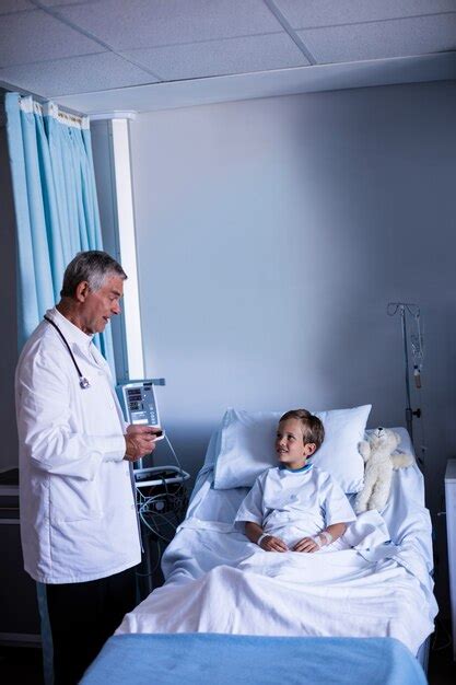 Premium Photo Male Doctor Interacting With Patient During Visit In Ward