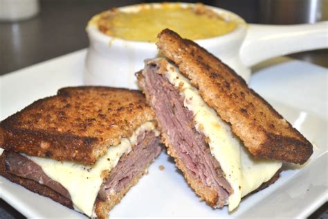Toasted Roast Beef Sandwiches With Creamy Horseradish Sauce And Melted
