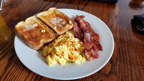 Scrambled Eggs Bacon And Toast Rthehighchef