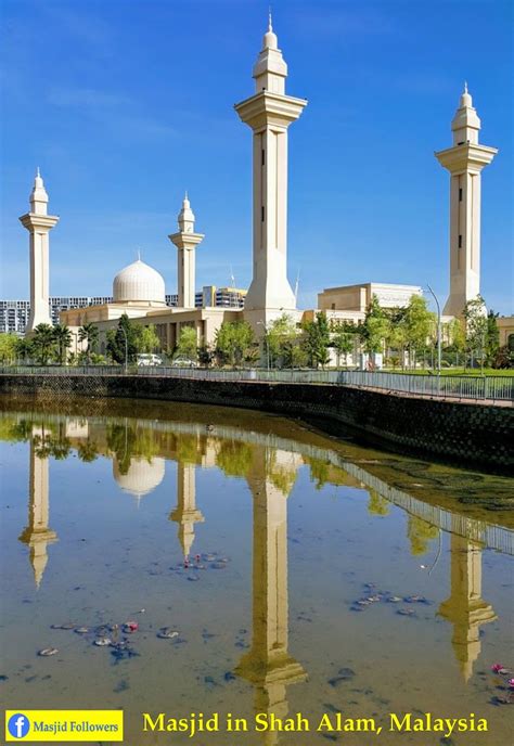 The federal territories mosque or masjid wilayah is a well kept secret in kuala lumpur. Masjid in Malaysia | Menara