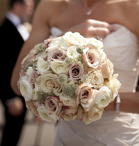 WALTON HALL WEDDING FLOWERS ELEGANT MERCURY SILVER NUDE ROSES