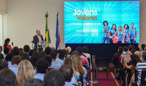 Adolescentes que cumprem ou já cumpriram medida socioeducativa no