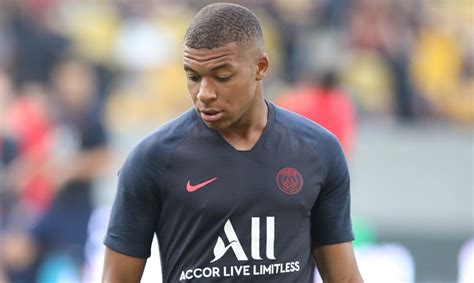 Mbappe began training under his father. Kylian Mbappé trop cher et hors de portée pour le Real Madrid
