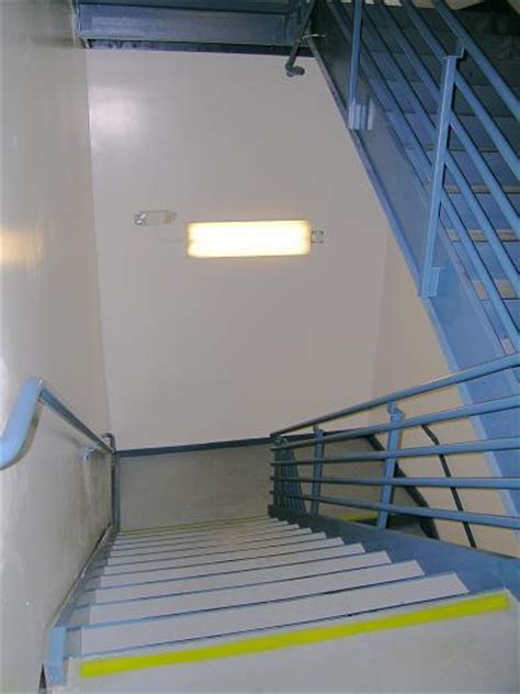 Et11sce5030 Hybrid Ledfluorescent Bi Level Stairwell Lighting Etcc