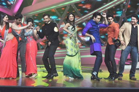 Kareena Kapoor Khan Shilpa Shetty Imran Khan Dancing Promoting Film Gori Tere Pyaar Mein On Nach