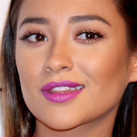 Shay Mitchell Makeup Taupe Eyeshadow And Purple Lipstick Steal Her Style