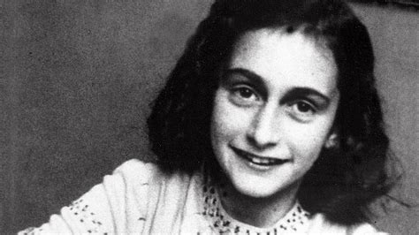 In 1942, shortly after receiving a diary for her 13th birthday. Chi è Anna Frank. Il diario, la vita, la storia | LifeGate